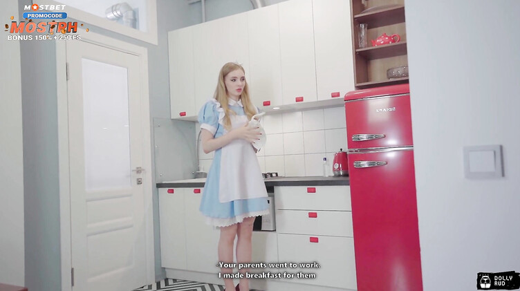 Русское порно: Сын мажор трахает молодую домработницу за прибавку к зарплате