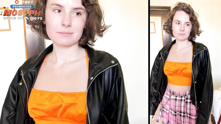 Маленькие сиськи: Русская пара после романтического ужина снимает домашний секс на видео