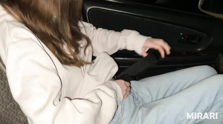 Русское порно: Вывез за город и трахнул в машине 18-летнюю девку из Перми