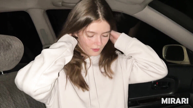 Русское порно: Вывез за город и трахнул в машине 18-летнюю девку из Перми