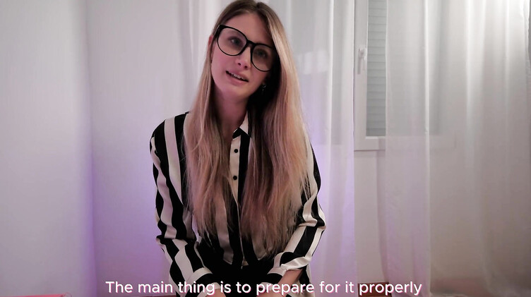 Нейлон: Русская психолог в чулках показывает мастер-класс по подготовке к первому аналу