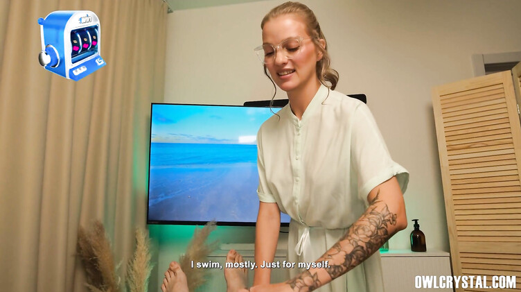 Клиент с большим членом трахнул замужнюю массажистку на спортивном массаже ног