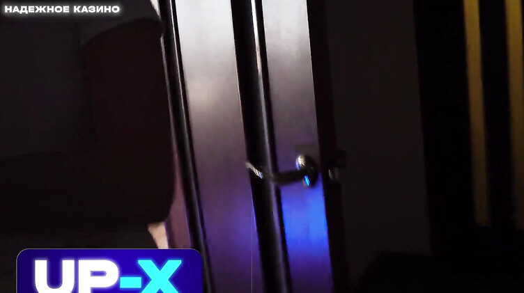 Рыжие: Доставщик пиццы отодрал рыжую клиентку, поманив ее крепким хуем в коробке