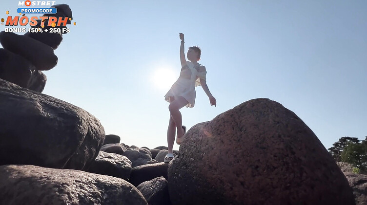 В купальнике: Привез на шашлыки и выебал рыжую в купальнике на пляже