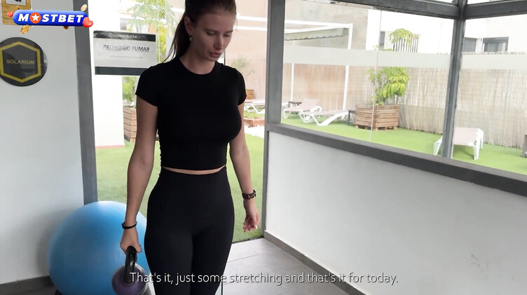 HD порно: Спортсменка сосет хуй тренера после первого свидания