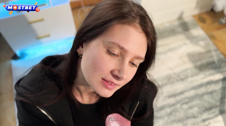 С сюжетом: Спортсменка сосет хуй тренера после первого свидания