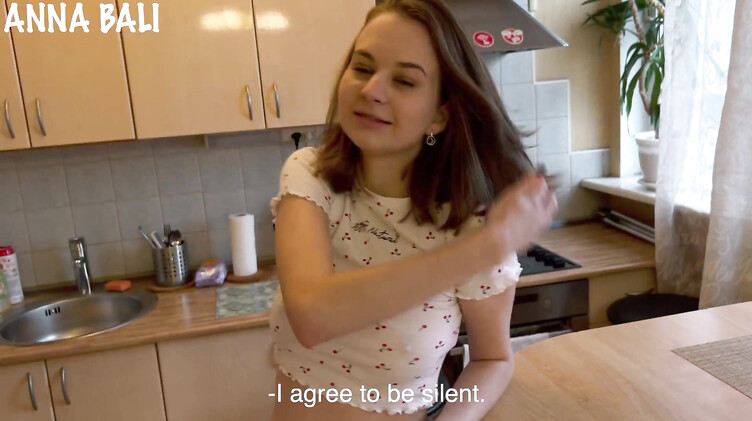 Измена: Сводный брат отодрал пойманную на горячем любительницу нюдсов