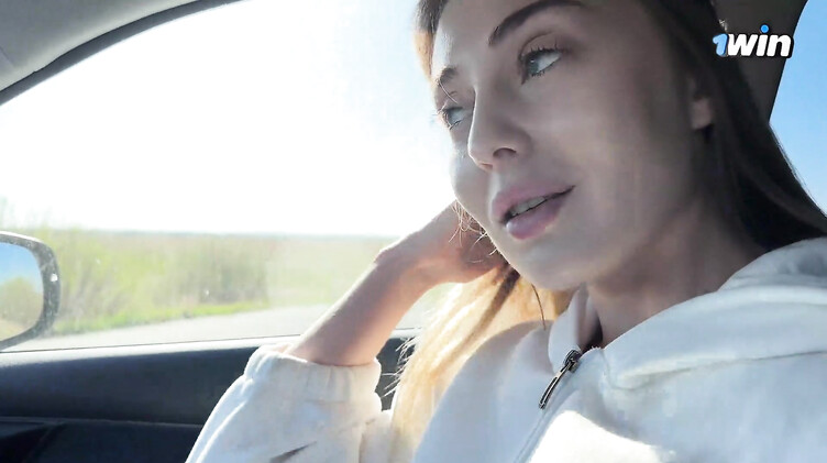 Русское порно: Водитель отымел в машине красотку за проезд