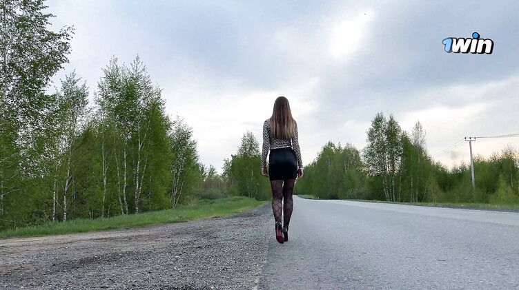 Большие сиськи: Взяла за щеку в машине и отдалась незнакомцу за поездку автостопом