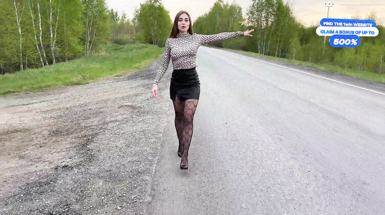 Глотает сперму: Взяла за щеку в машине и отдалась незнакомцу за поездку автостопом