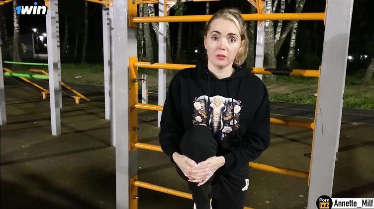 Русское порно: Познакомился с замужней милфой на спортивной площадке и развел на секс