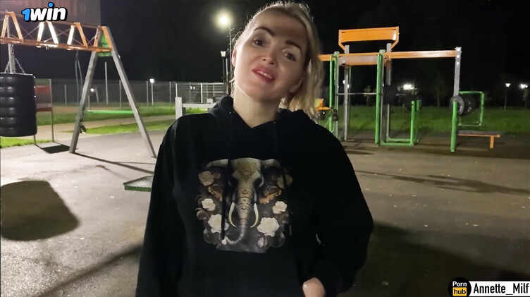 Милфы: Познакомился с замужней милфой на спортивной площадке и развел на секс