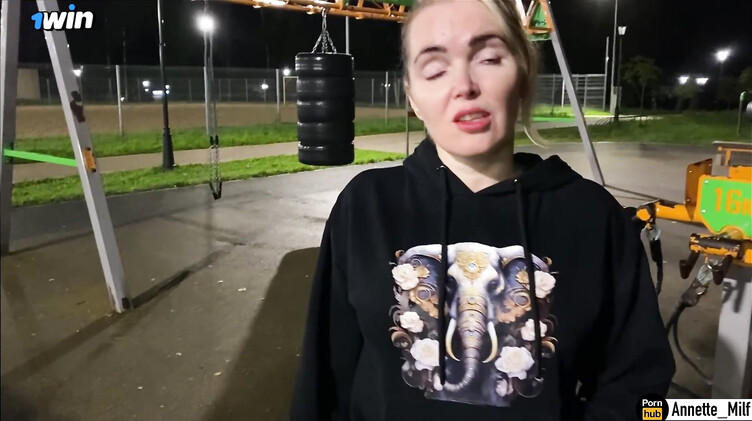 Русское порно: Познакомился с замужней милфой на спортивной площадке и развел на секс