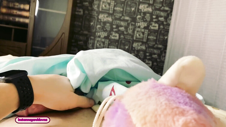 Русское порно: Русский парень перед Новым годом трахнул зрелую сисястую мамашу друга