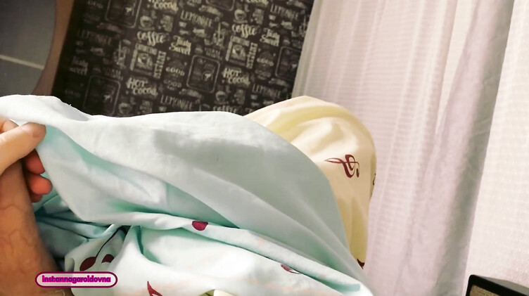 Зрелые женщины: Русский парень перед Новым годом трахнул зрелую сисястую мамашу друга