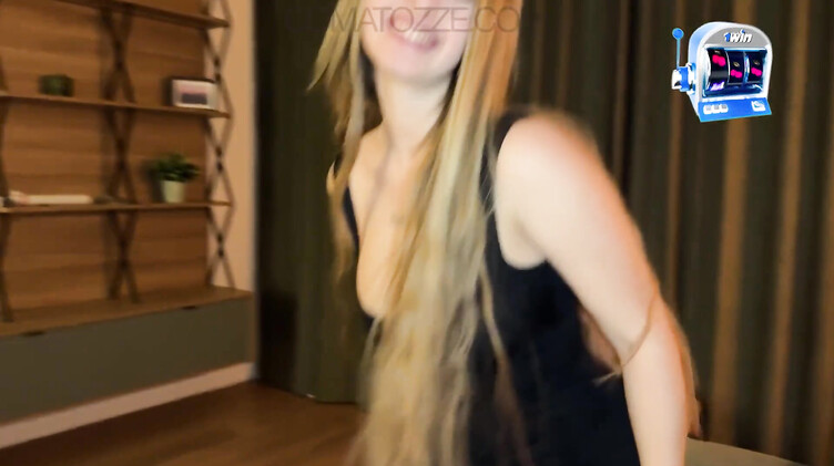 Большие натуральные сиськи: Студентка изменяет своему парню за деньги с незнакомцем