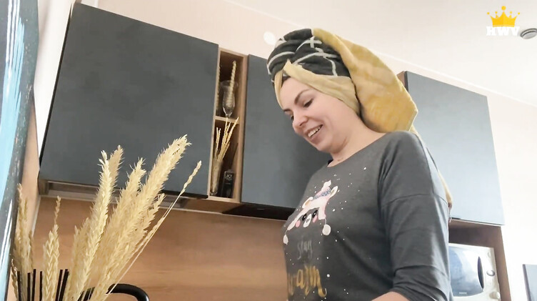 Зрелая и молодой: Русская мамка с большой жопой трахнула друга сына или это был всего лишь сон?