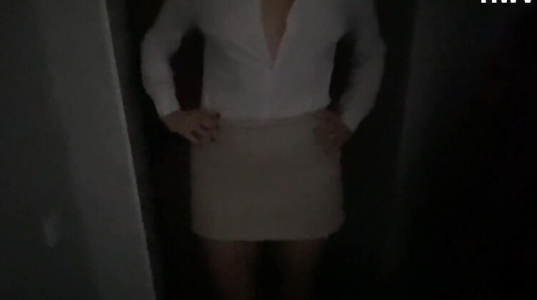 Милфы: Русская проститутка милфа лишает молодого клиента девственности