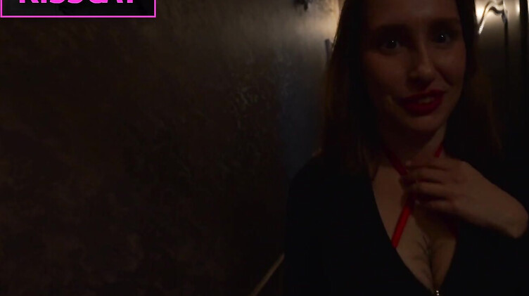 Kisscat: Муж куколд присоединился к жене с любовником для МЖМ секса втроем