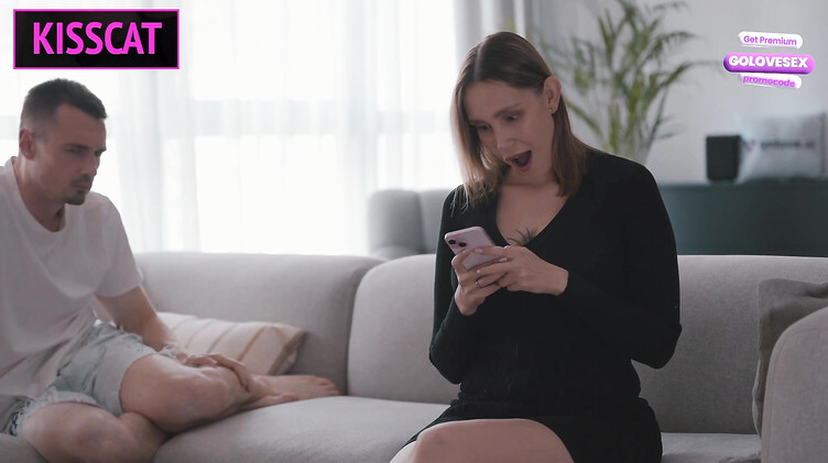 HD порно: Сисястая мачеха ест сперму с лобка после ебли с пасынком