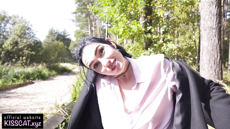 Обильно обкончал пизду незнакомке, снятой в парке