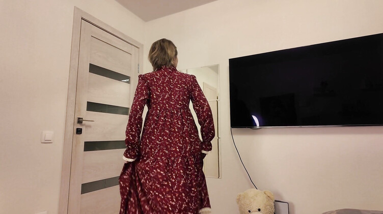 Висячие сиськи: Молодой русский парень заехал в гости и выебал зрелую мамашу друга