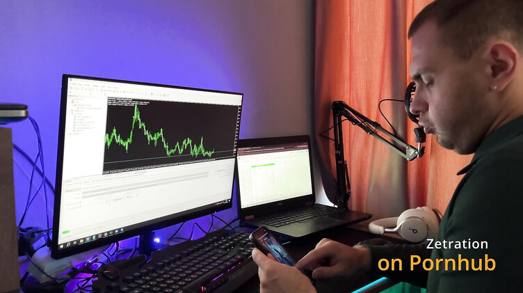 Глубокий минет: Криптотрейдер развел на секс на кухне симпатичную девушку курьера из пиццерии