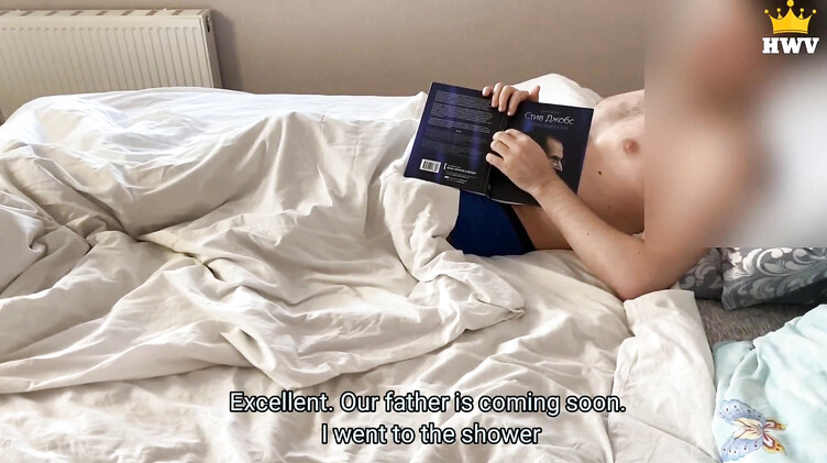 Раком: Русский пасынок подглядывает и трахает жопастую мачеху Вику в ванной