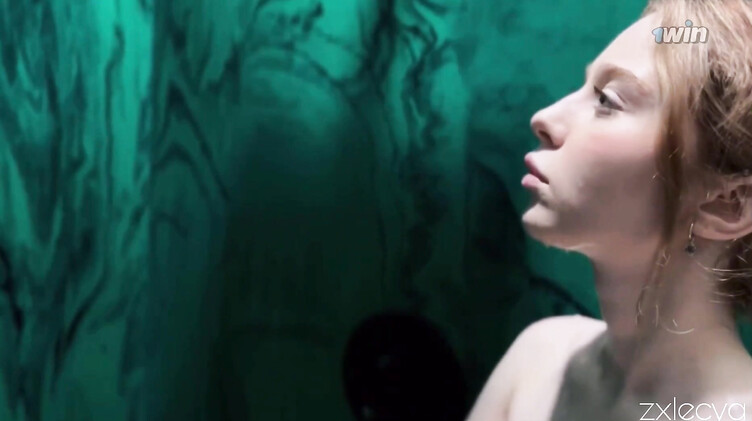 Домашнее порно: Переоделась в секси белье и трахнула геймера дома