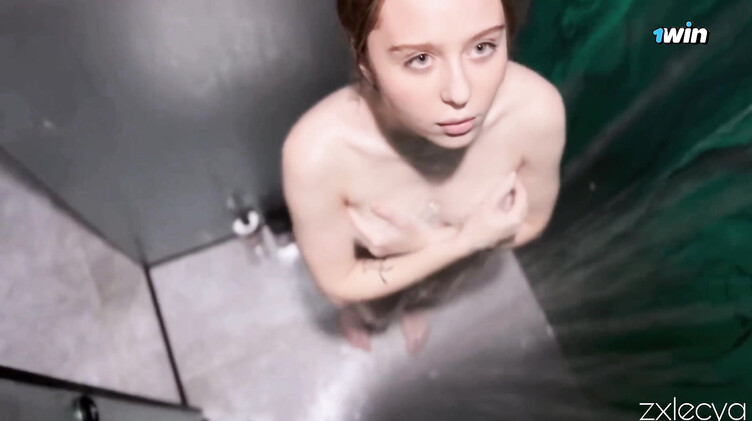 От первого лица: Переоделась в секси белье и трахнула геймера дома