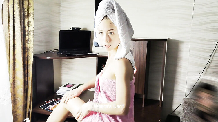 С разговорами: Натянул молодую мачеху в разработанное пальцем очко