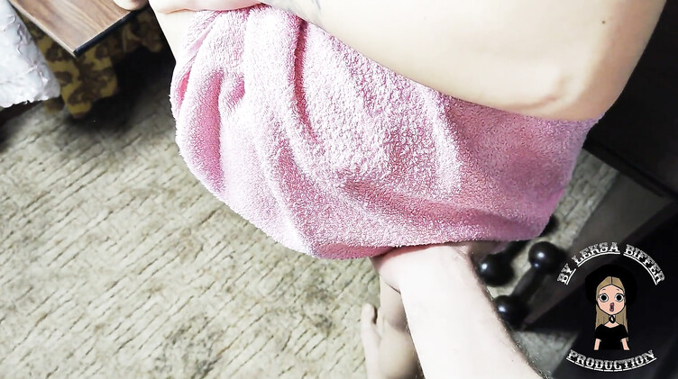 С разговорами: Натянул молодую мачеху в разработанное пальцем очко