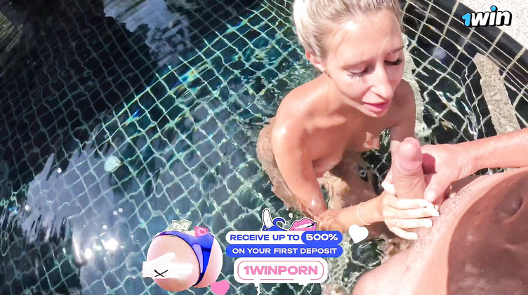 Олигарх отымел в бассейне знойную блондинку Тори Свит