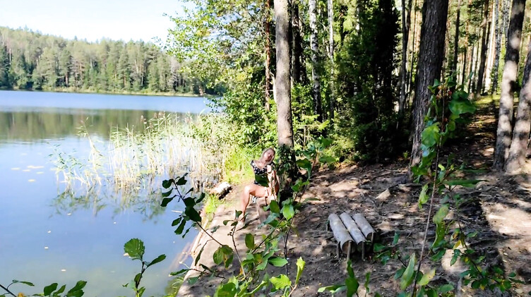 HD порно: Трахнул незнакомку на природе, застукав ее за мастурбацией