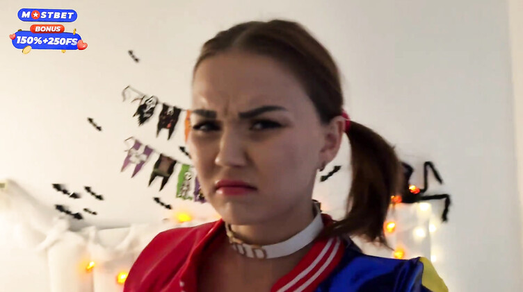 Сперма на попке: Парень в маске ебет в рот и киску русскую Харли Квинн