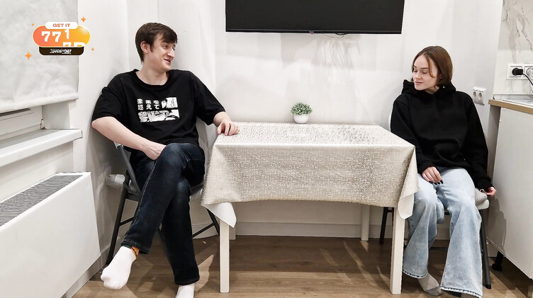 Маленькие сиськи: Прожарка пизды любовницы с оралом в позе 69