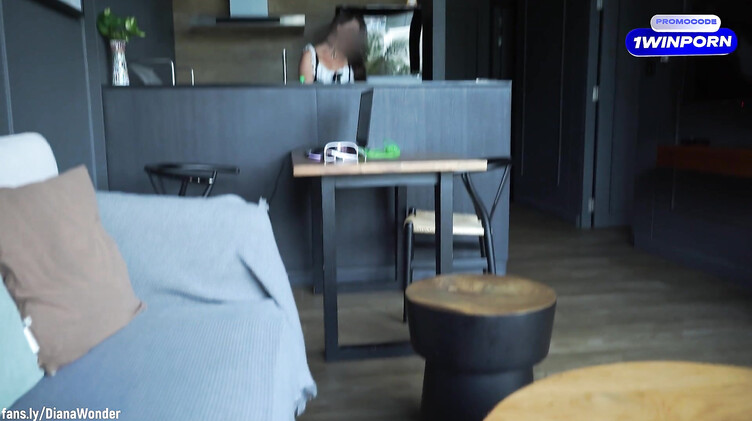 В чулках: Богатый качок дерет пышнозадую служанку в униформе