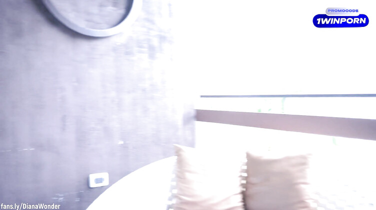 Богатый качок дерет пышнозадую служанку в униформе