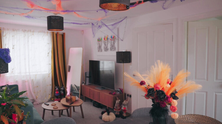 Мачеха и пасынок: Силиконовая русская мачеха застыла на Хэллоуин и пасынок воспользовался ее киской и жопой