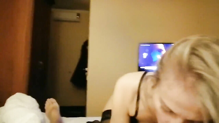 Замужняя любовница сосет чужой хуй от первого лица в позе 69