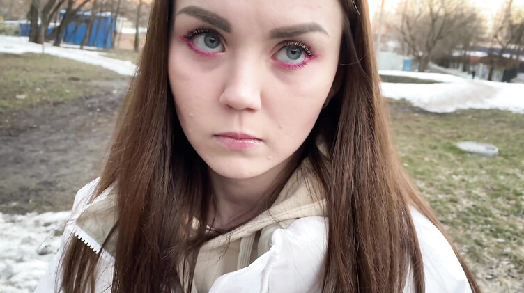 С сюжетом: Русская отсосала незнакомцу, отомстив бывшему за расставание