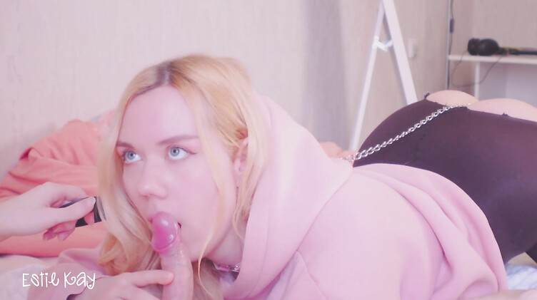 Интимная стрижка: Блондинка выдавливает кончу из прожаренной братом жопы