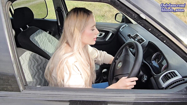 Силиконовые сиськи: Слюнявый минет незнакомцу в машине за ремонт авто