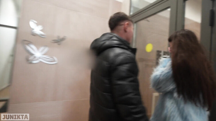 Русское порно: Публичное порно с русской бездомной в лифте и в подъезде