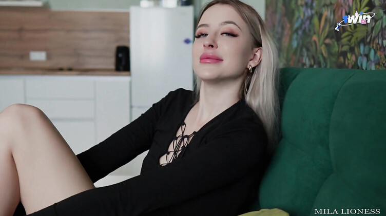 Опять оплачивает отсосом свою часть за аренду квартиры