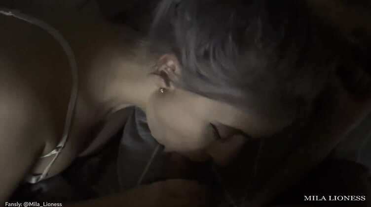 Сонная сестра с похмелья отсосала и потрахалась с братом