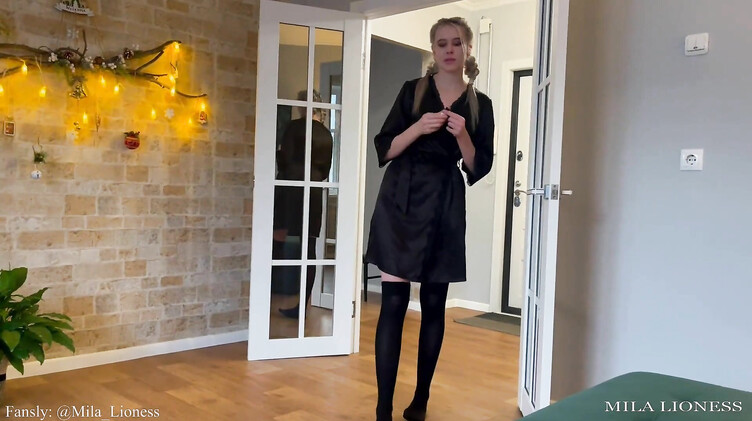 Русское порно: Мачеха сосет хуй и трахается с шантажистом пасынком