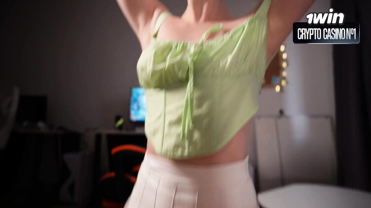 Маленькие сиськи: Русская блондинка в последний раз ебется с любовником перед замужеством